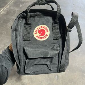 Kånken Mini Crossbody Bag - Black